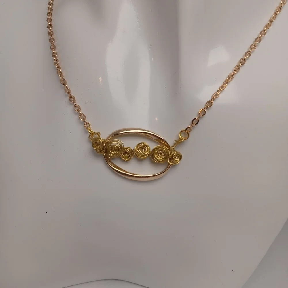 Elegant Gold Rose Necklace